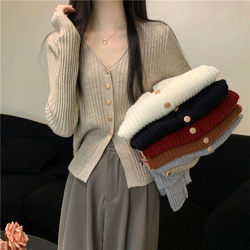 Actual shot of autumn new long-sleeved V-neck knitted cardigan women's top