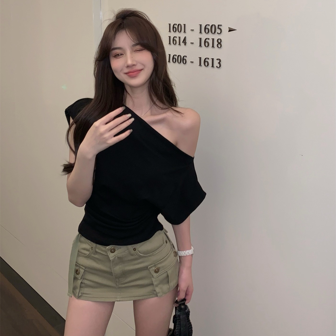 已出貨 韓系純欲風不規則露肩短袖T恤女褶皺收腰顯瘦辣妹上衣