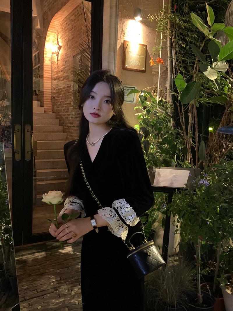 法式氣質修身顯瘦V領絲絨連衣裙春季新款中長款開叉包臀裙子