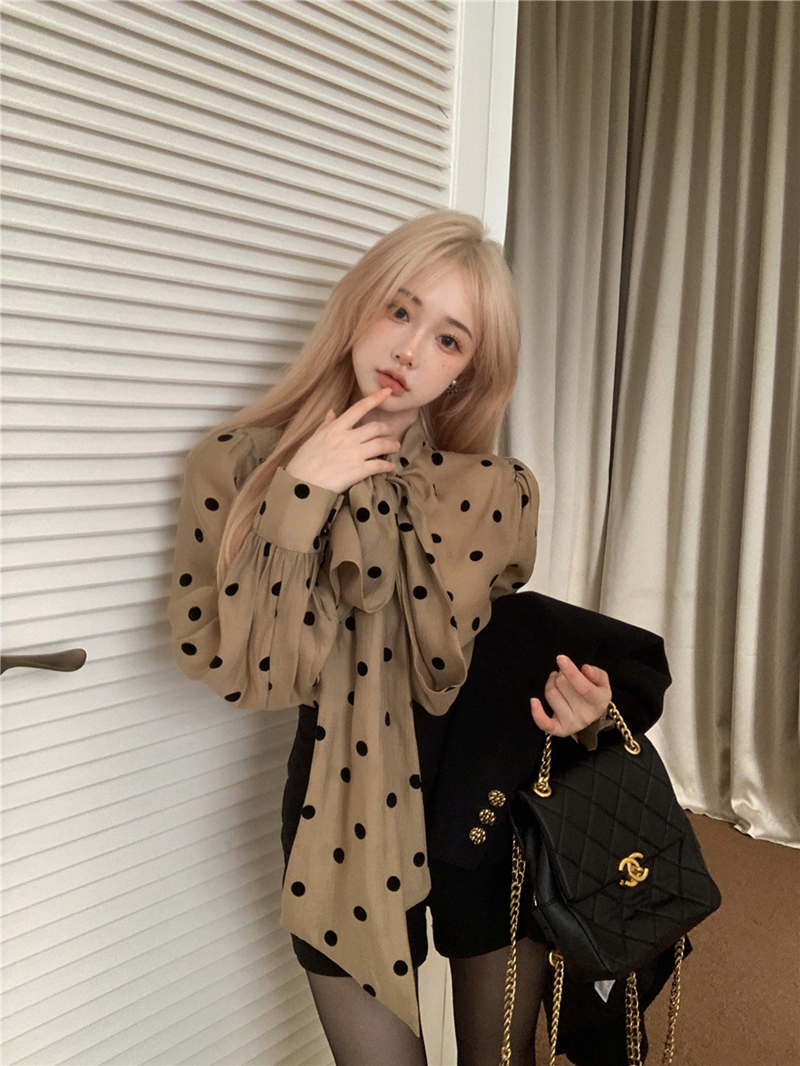 Real shot of retro Hong Kong style large streamer polka dot shirt top + small fragrant style blazer for women