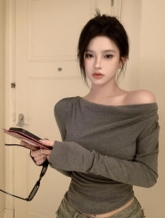 Minimalist pleated niche design, scheming asymmetrical swing collar clavicle top