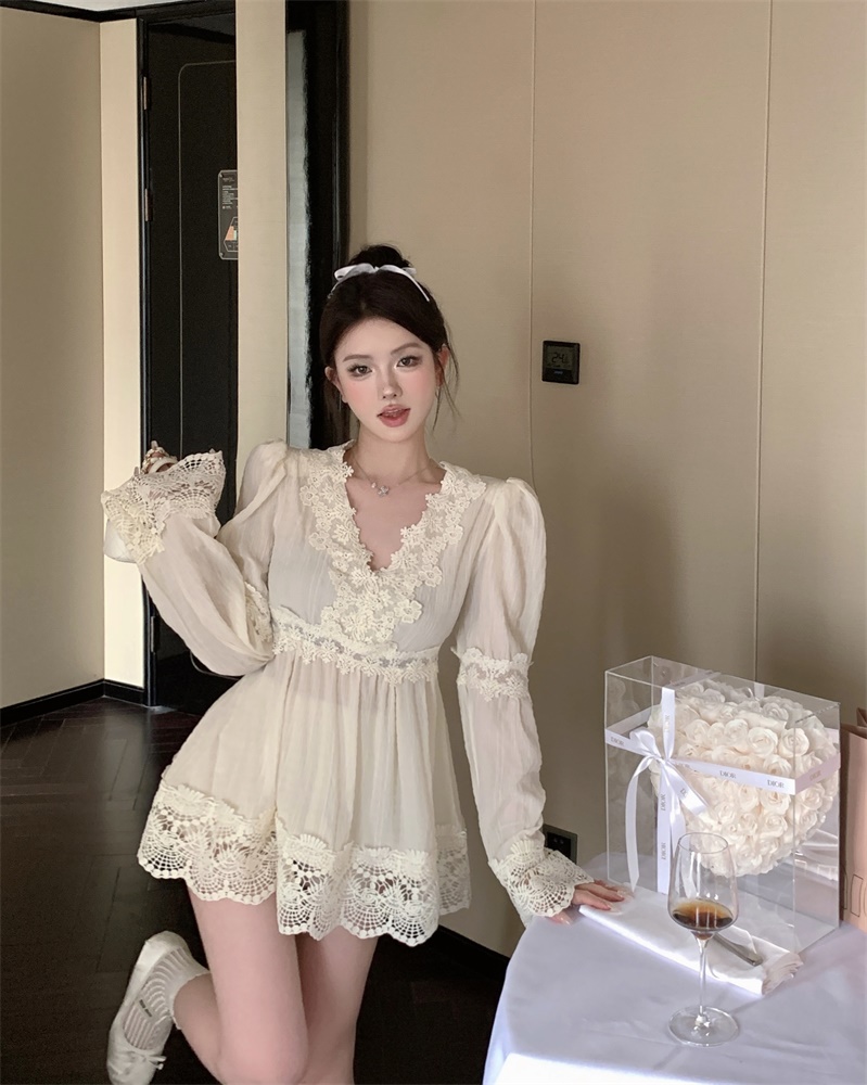 實拍 甜美蕾絲拼接喇叭袖V領連衣裙