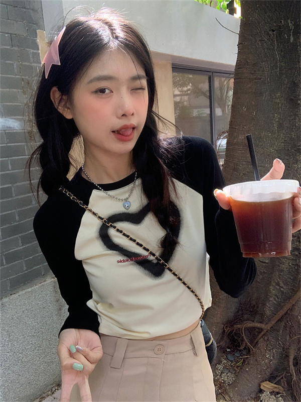 實拍   新款愛心印花百搭插肩圓領長袖T恤