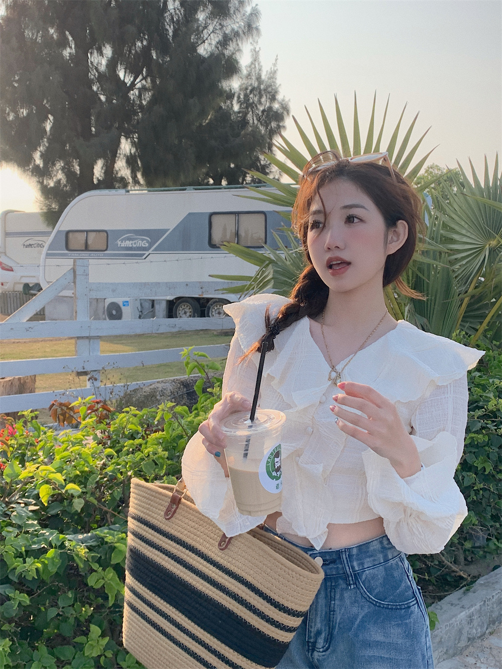 實拍~春季氣質設計感小眾荷葉邊V領襯衫女