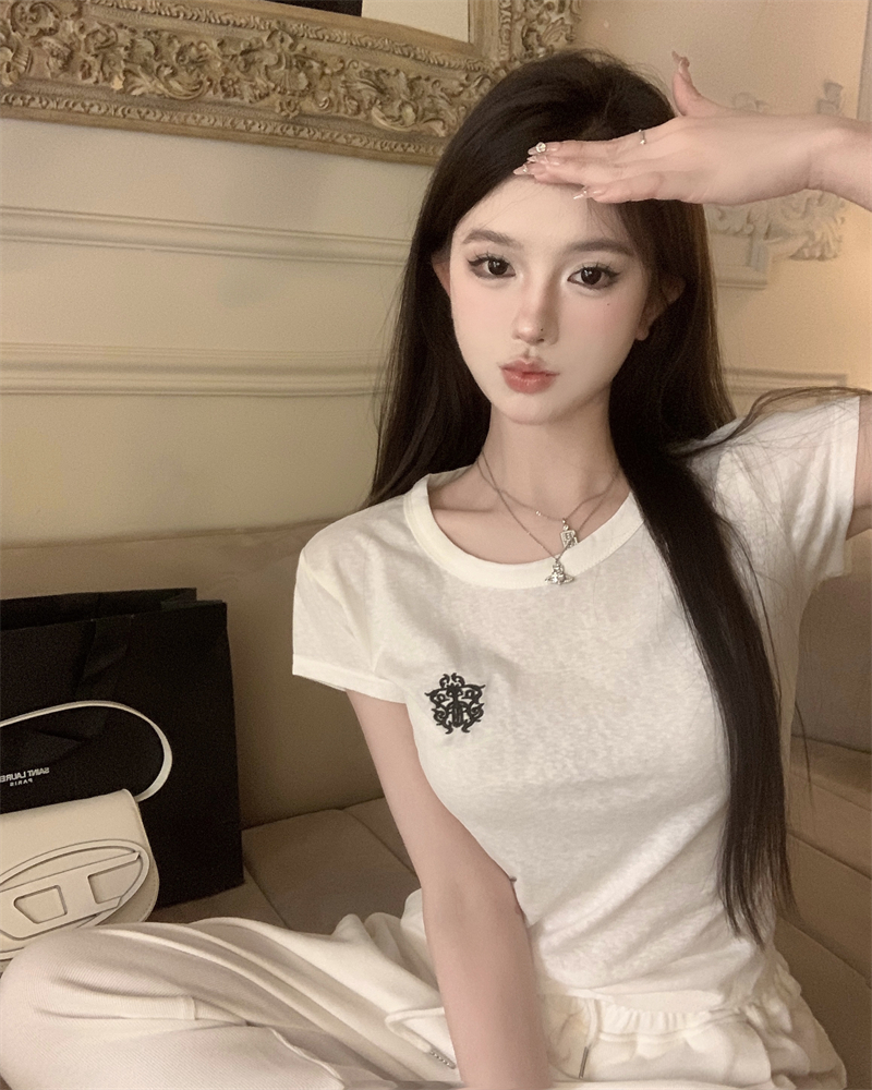 實拍 胸口刺繡短袖T恤女春夏薄款寬鬆減齡顯瘦設計感百搭上衣