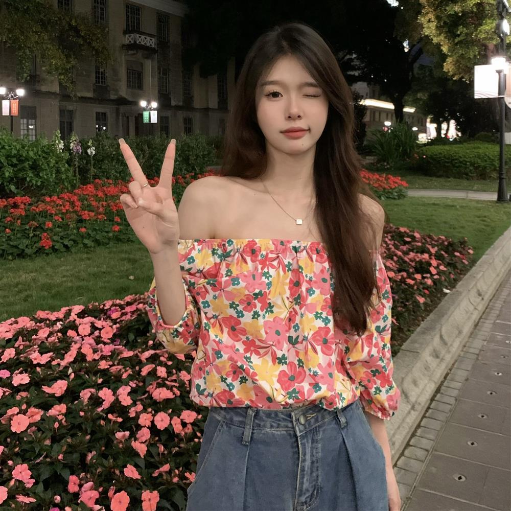性感女夏季辣妹新款復古時尚外穿顯瘦新款一字肩碎花五分袖襯衫