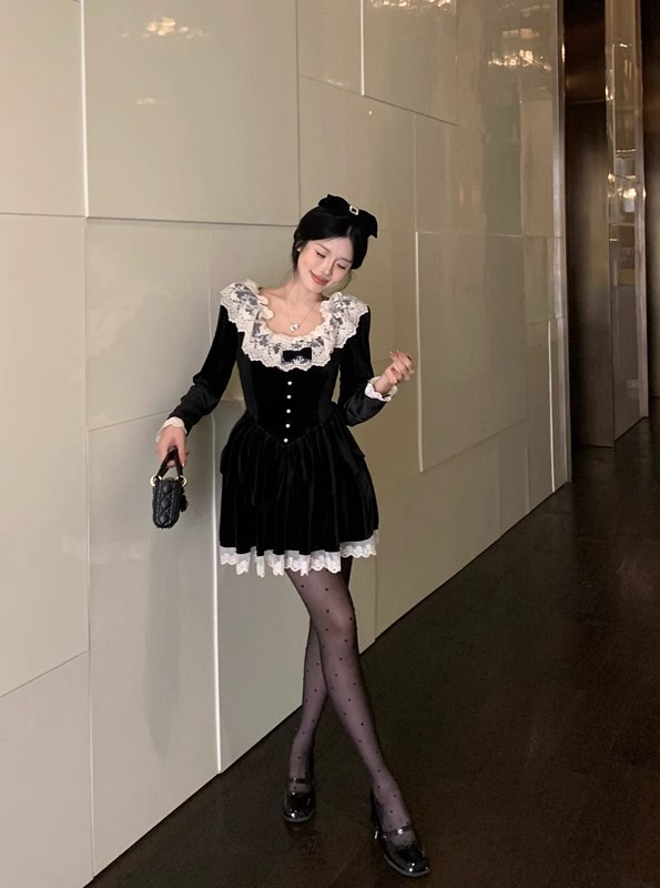 法式赫本風絲絨黑色連衣裙女春秋季高級感氣質收腰顯瘦小個子短裙