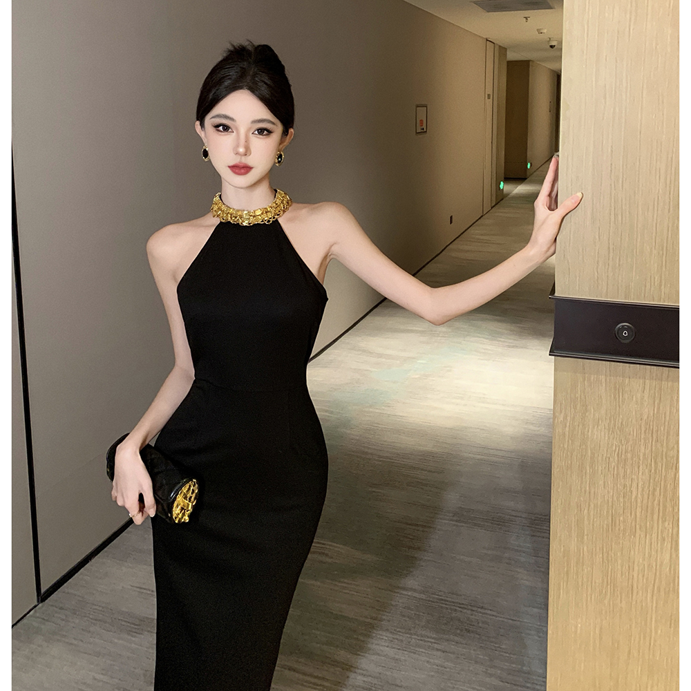 Actual shot of new women's style ladylike style metal chain halter-style slim hip-covering dress
