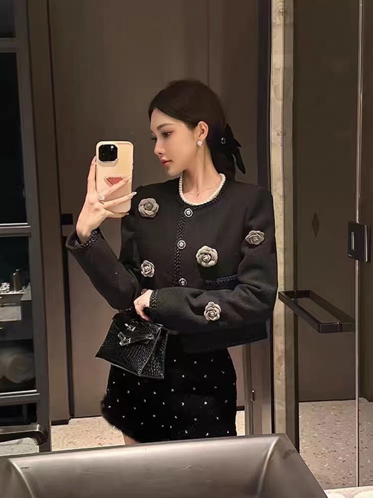 Pin camellia small fragrant style short coat for women petite high-end cardigan women Autumn Hepburn fashionable black top