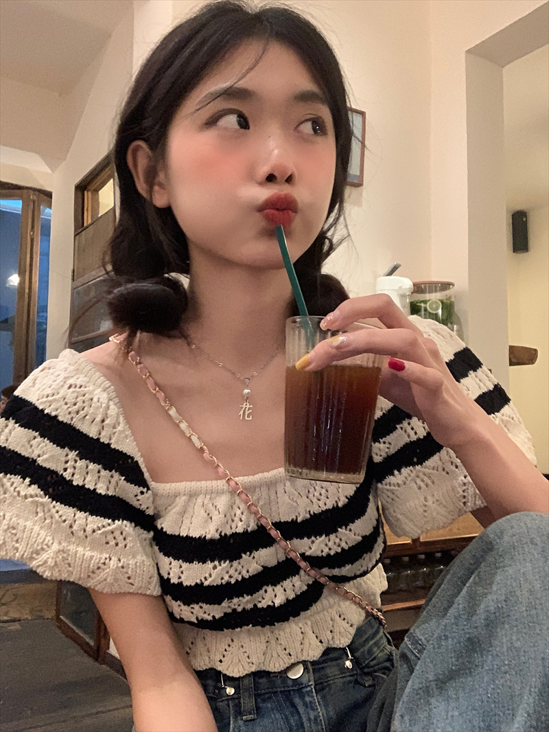 法式方領小飛袖條紋針織衫女夏季薄款鏤空小眾別致短款上衣