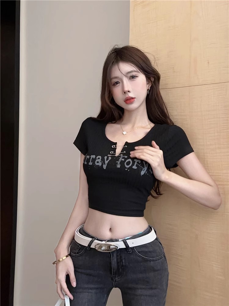 別致女裝夏季款設計感美式辣妹印花短款修身獨特別針短袖T恤