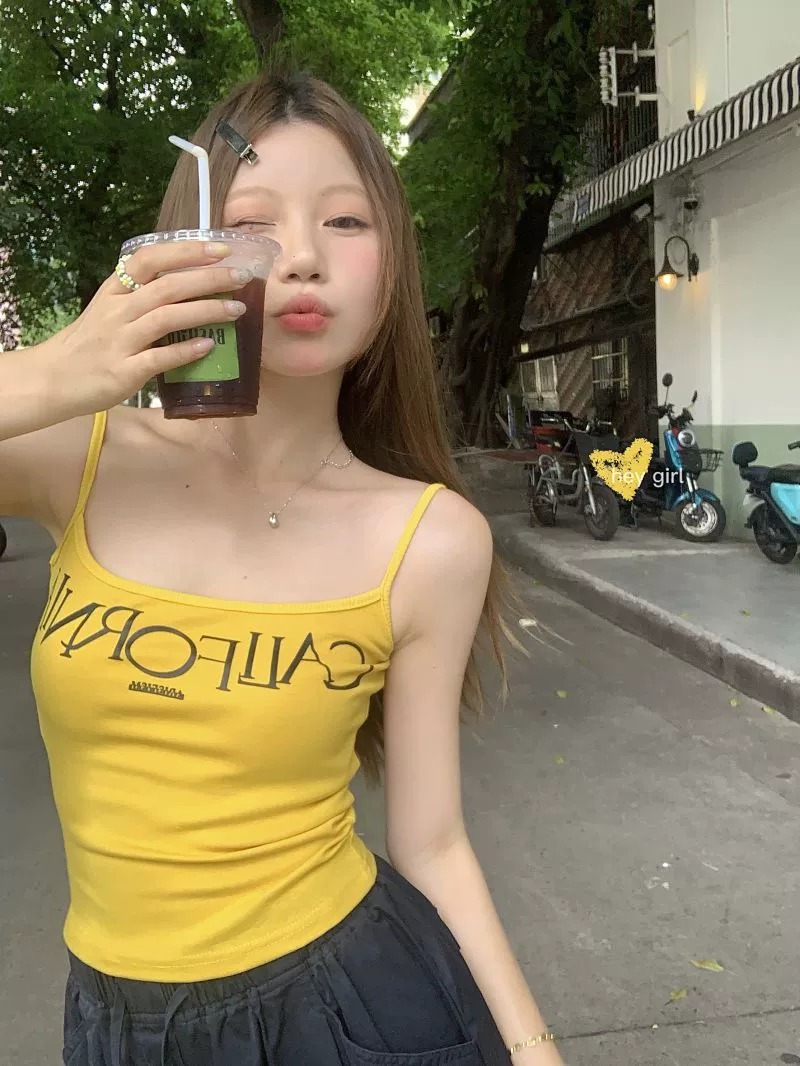 甜辣美式黃色吊帶女夏季海邊復古辣妹內搭小背心外穿短款夏天上衣