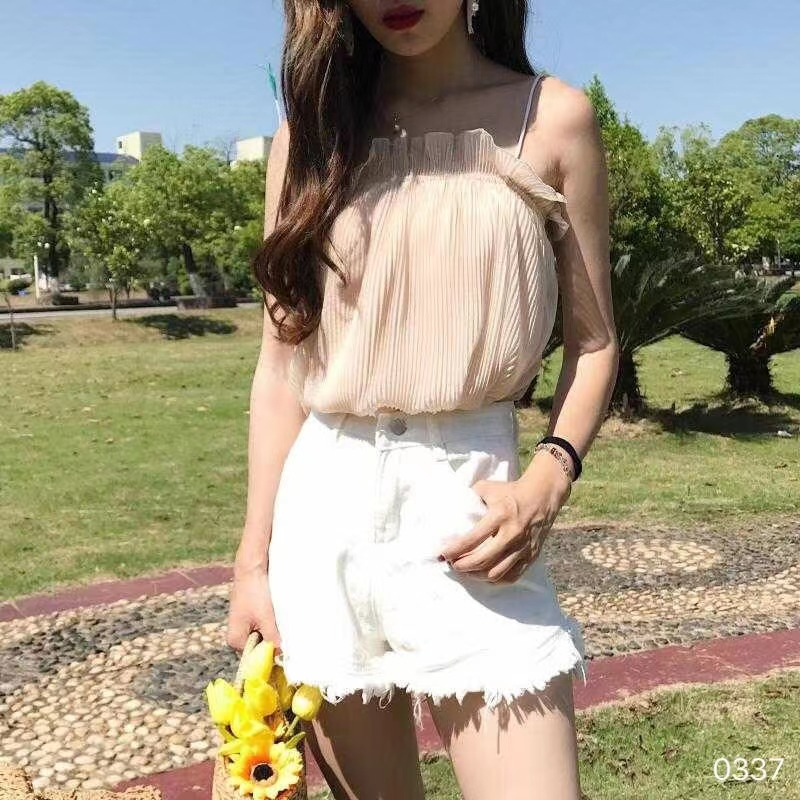 Yi Mengling's same style of sling is worn as a Hong Kong-style internet celebrity's versatile chic vest for women to wear as a trendy inner wear