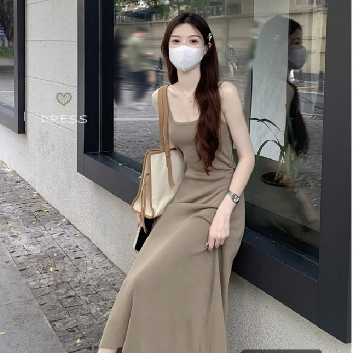 設計感小眾褶皺吊帶連衣裙女2024年夏季氣質收腰顯瘦A字長裙子
