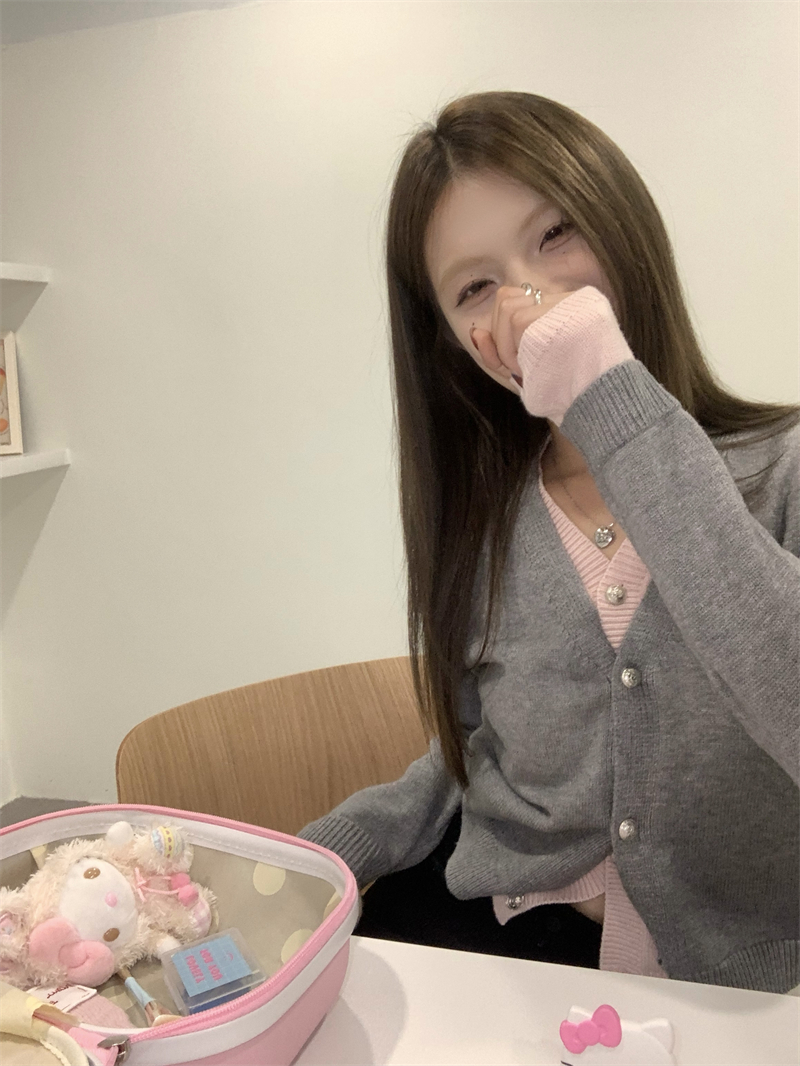 實拍  撞色假兩件針織開衫外套女韓系v領軟糯親膚毛衣