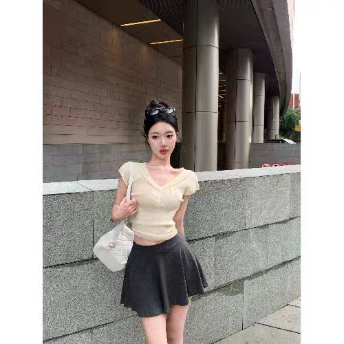 法式復古粉色V領針織修身短袖t恤女夏設計感小眾氣質別致短上衣服