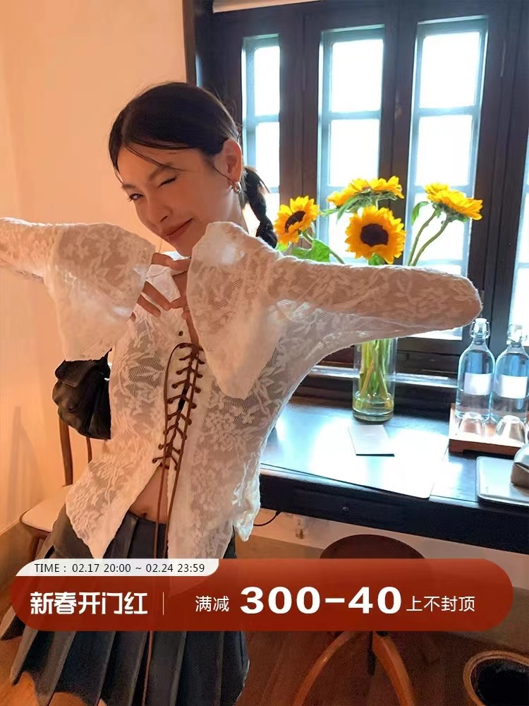 DULA好好家 抽繩系帶蕾絲襯衫女秋季新款喇叭袖辣妹打底上衣