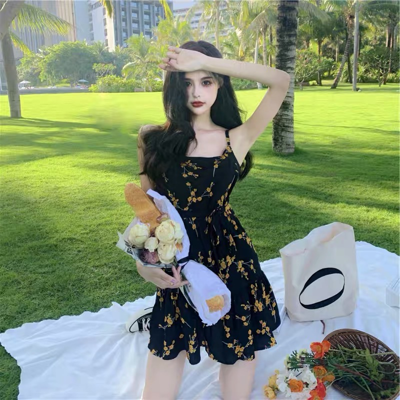 小雛菊小黑裙碎花吊帶連衣裙女2024夏季新款茶歇短裙子半身裙性感