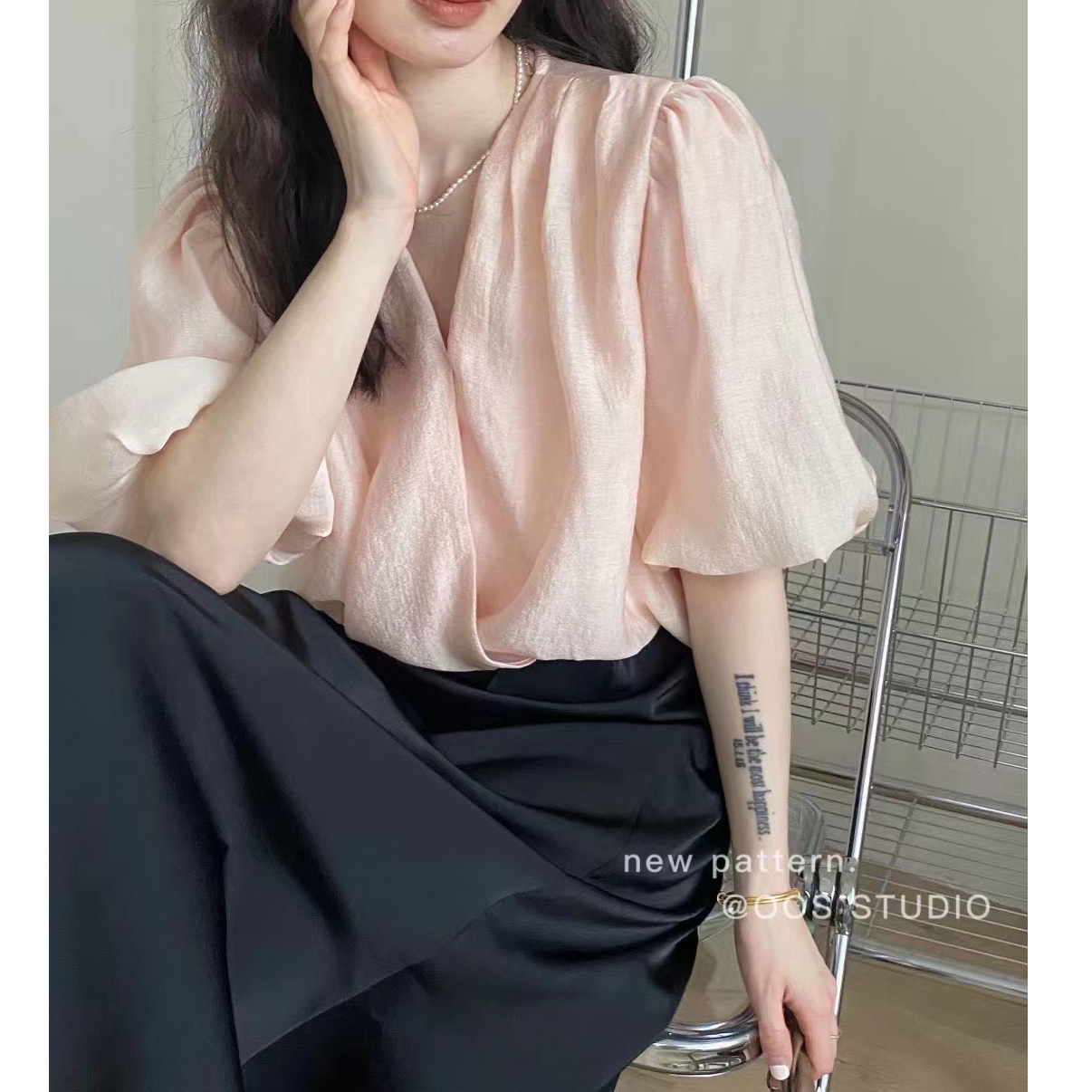 法式v領短袖襯衫女夏2024新款襯衣設計感小眾寬鬆泡泡袖上衣