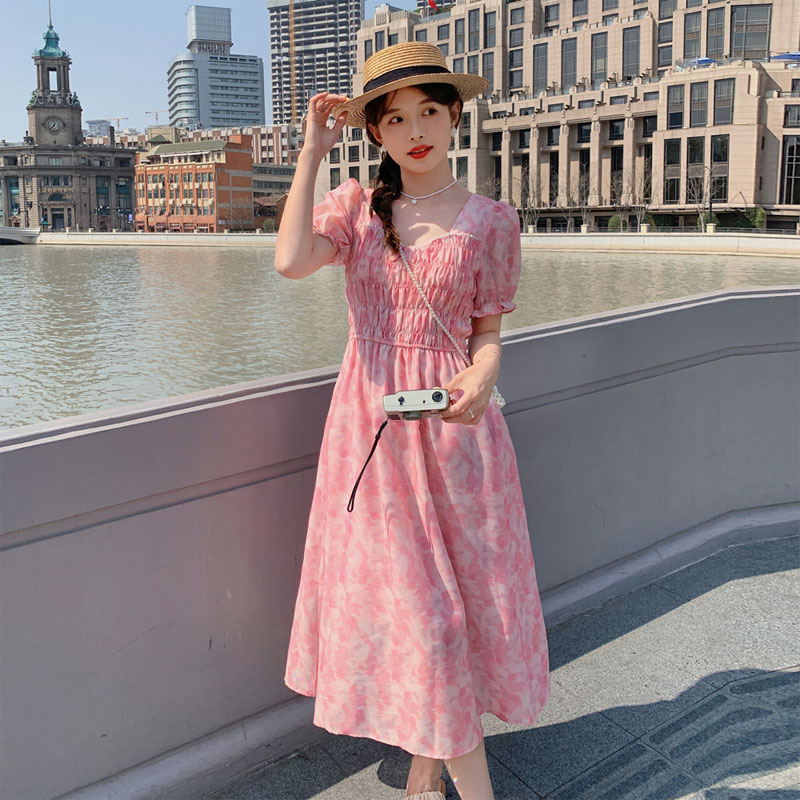 粉色碎花連衣裙女夏季2024新款小個子法式溫柔風顯瘦方領雪紡裙子
