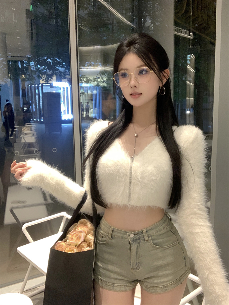 白色仿水貂絨針織衫女秋冬外搭純欲辣妹短款上衣長袖開衫毛衣外套
