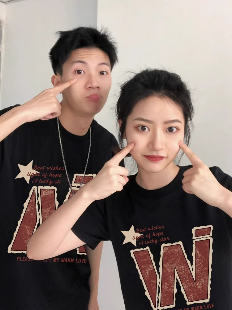 Special disoo couple summer wear 2024 new internet celebrity super hot different high-end niche short-sleeved T-shirt