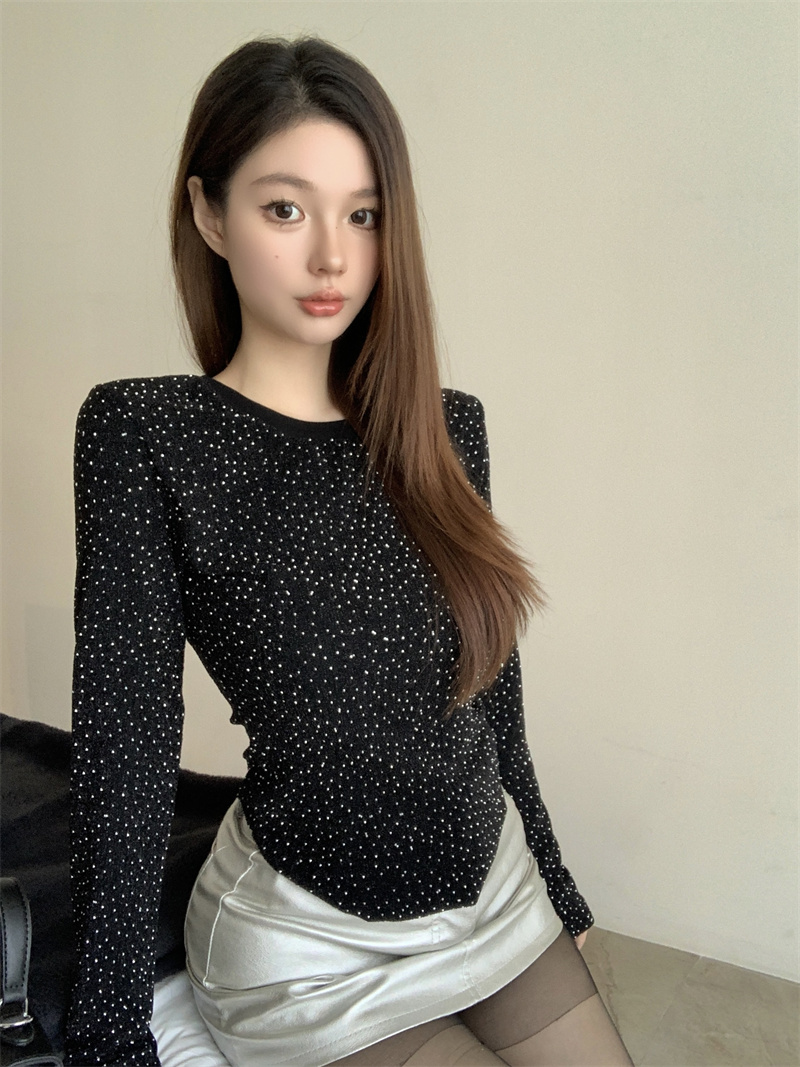 實拍  重工燙鑽釘珠圓領上衣女早春短款內搭設計感長袖t恤