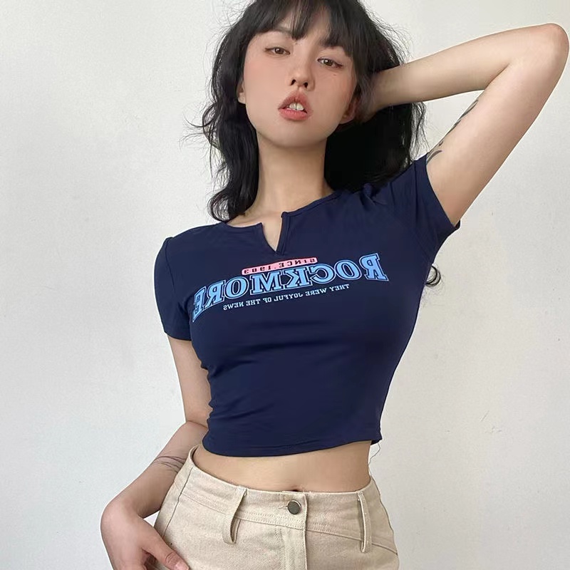 已出貨 美式復古V領字母印花短袖T恤女夏季韓版短款修身辣妹上衣