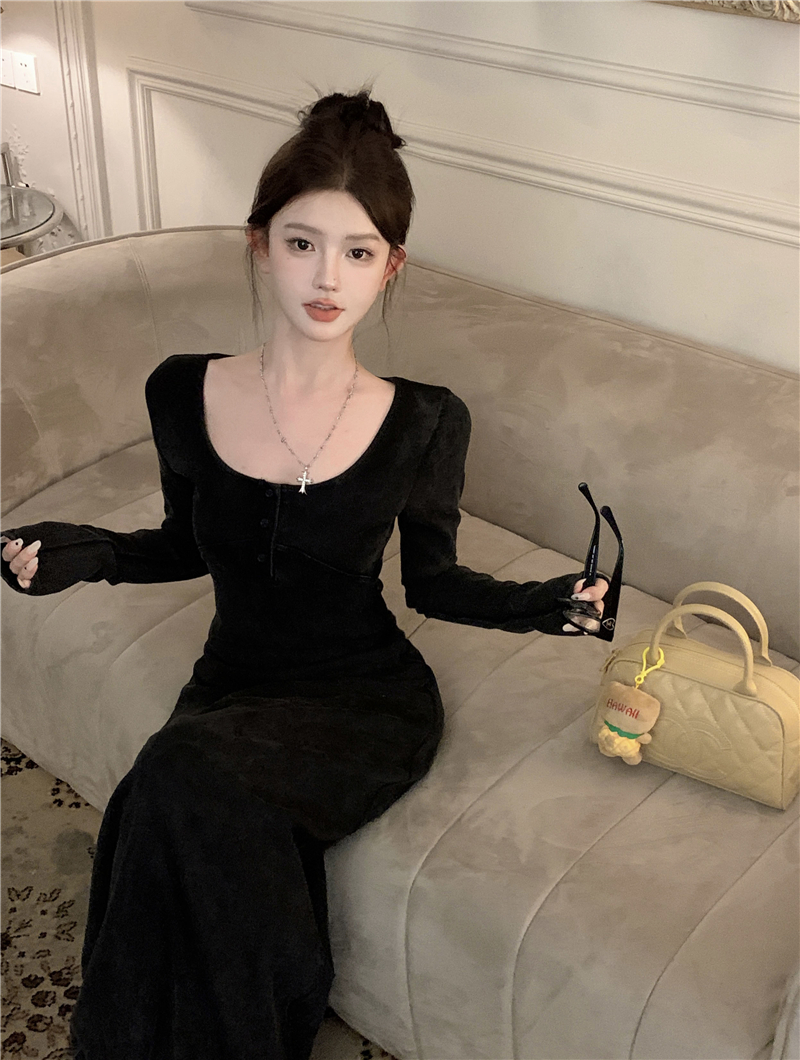 實拍~赫本風黑色針織連衣裙女秋方領辣妹打底修身長袖裙子