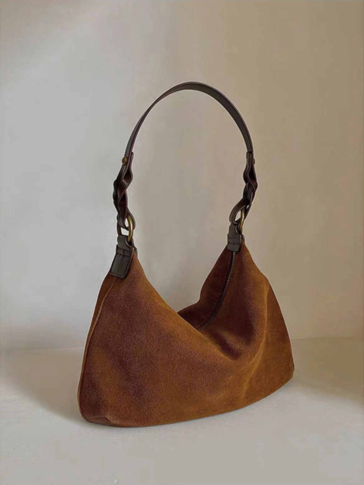 Unique niche design bag 2024 new women's bag popular crossbody bag suede single shoulder armpit bag