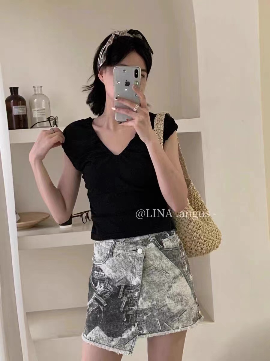 Puff-sleeved V-neck waist-cinching top, chic, great-looking, summer temperament, small man, age-reducing internet celebrity style, chic T-shirt