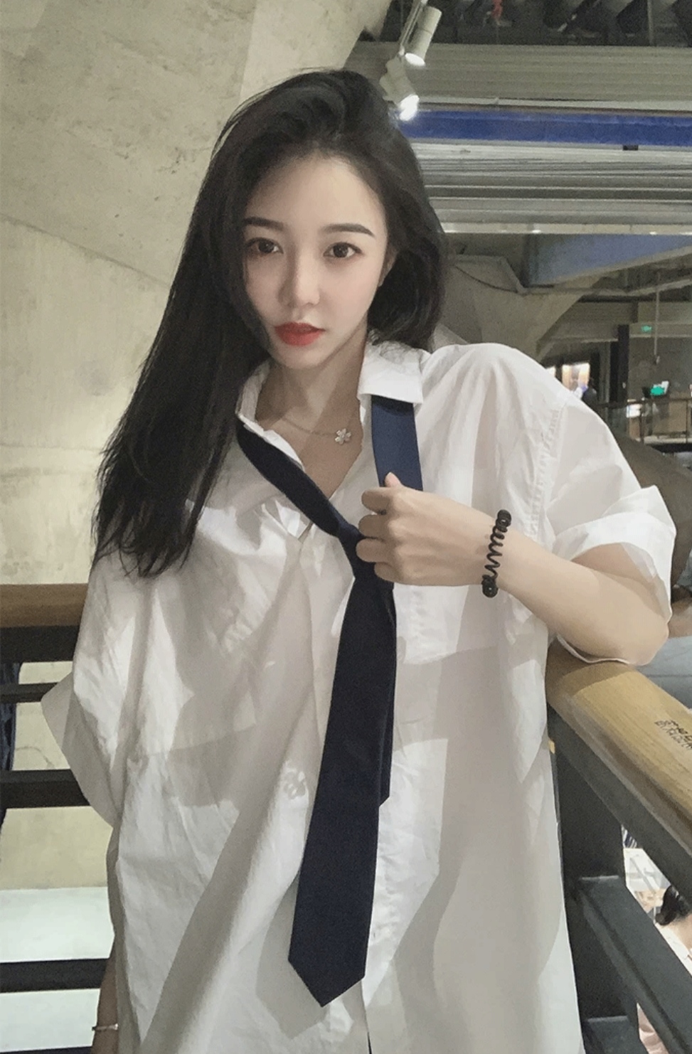 官圖 白色長中款帶領帶襯衫女酷夏ins復古港味帥氣短袖夏季襯衣