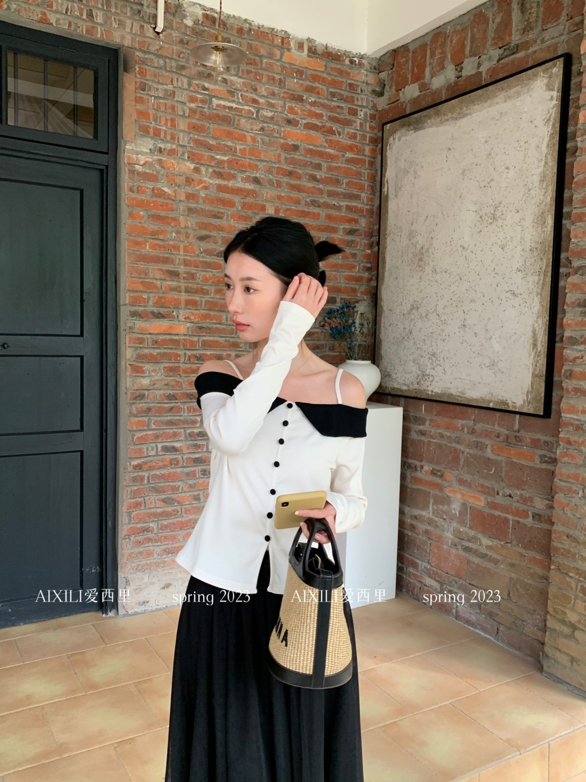 小眾露肩長袖撞色小衫年春秋新款韓版名媛設計感溫柔風T恤女