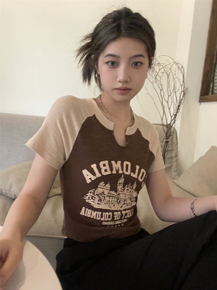 已出貨 美式復古小V領T恤女夏季修身辣妹短款正肩ins打底上衣潮