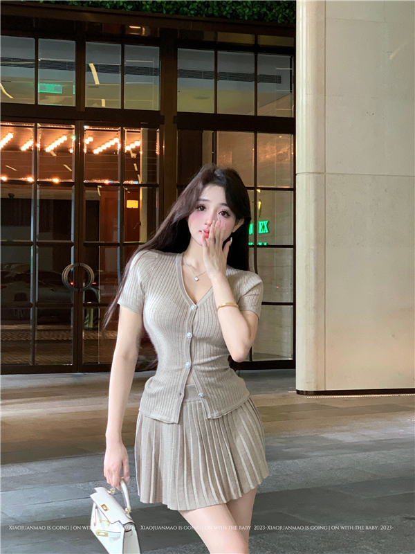 實拍  早春新款V領短袖針織衫上衣高腰百褶短裙時尚套裝女