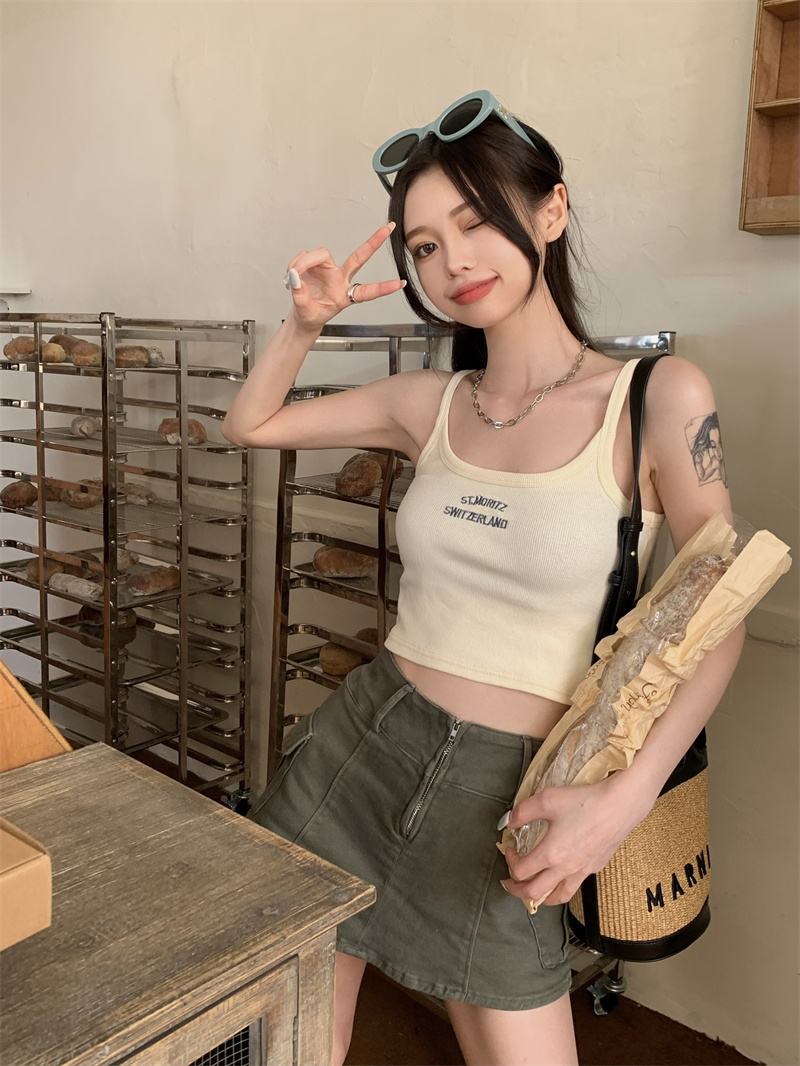 已出貨 小吊帶奶杏色背心女夏小個子百搭修身純色夏季休閒