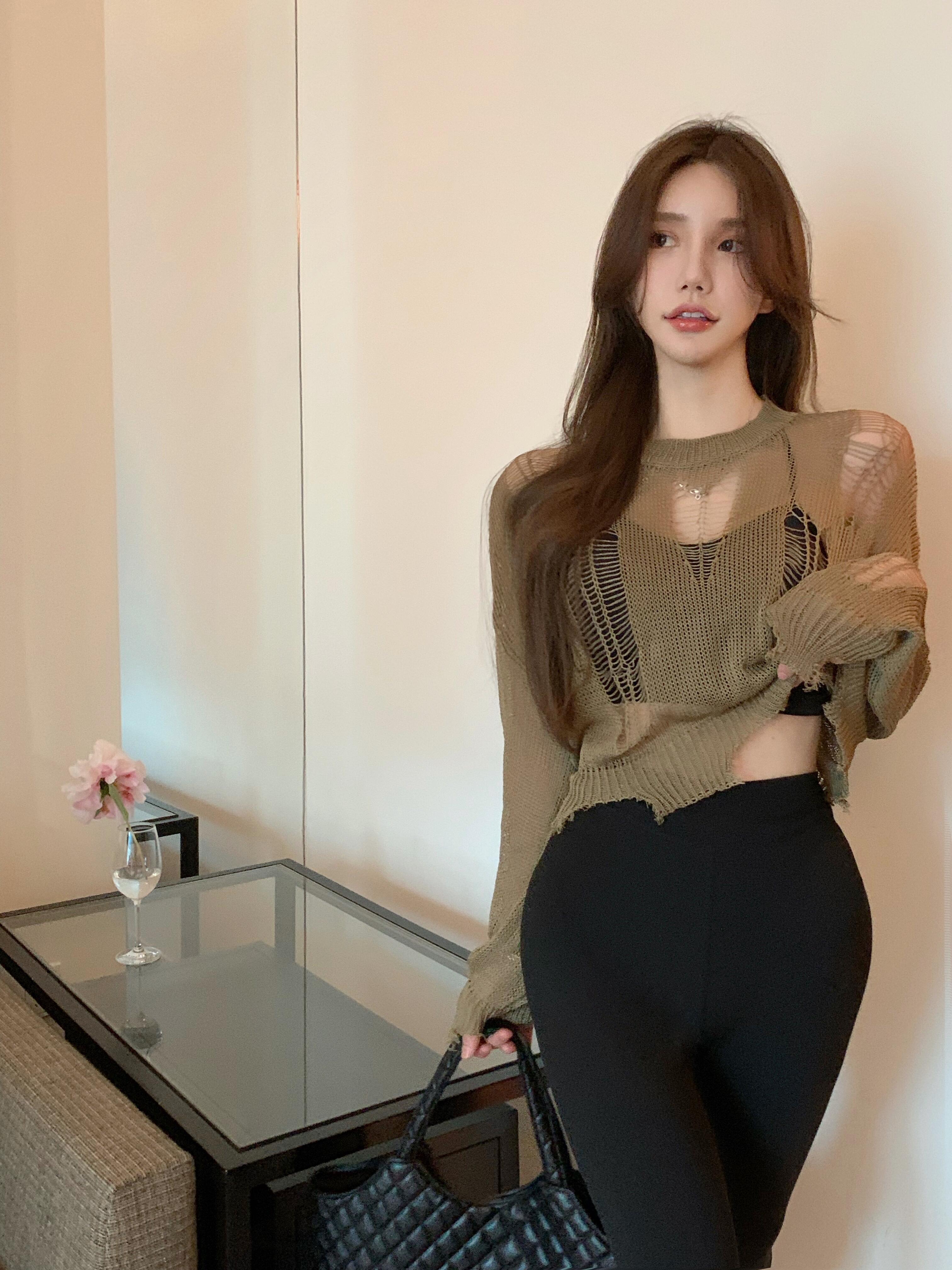 Actual shot of fashionable hollow hole sunscreen sweater + versatile and versatile camisole with chest pads