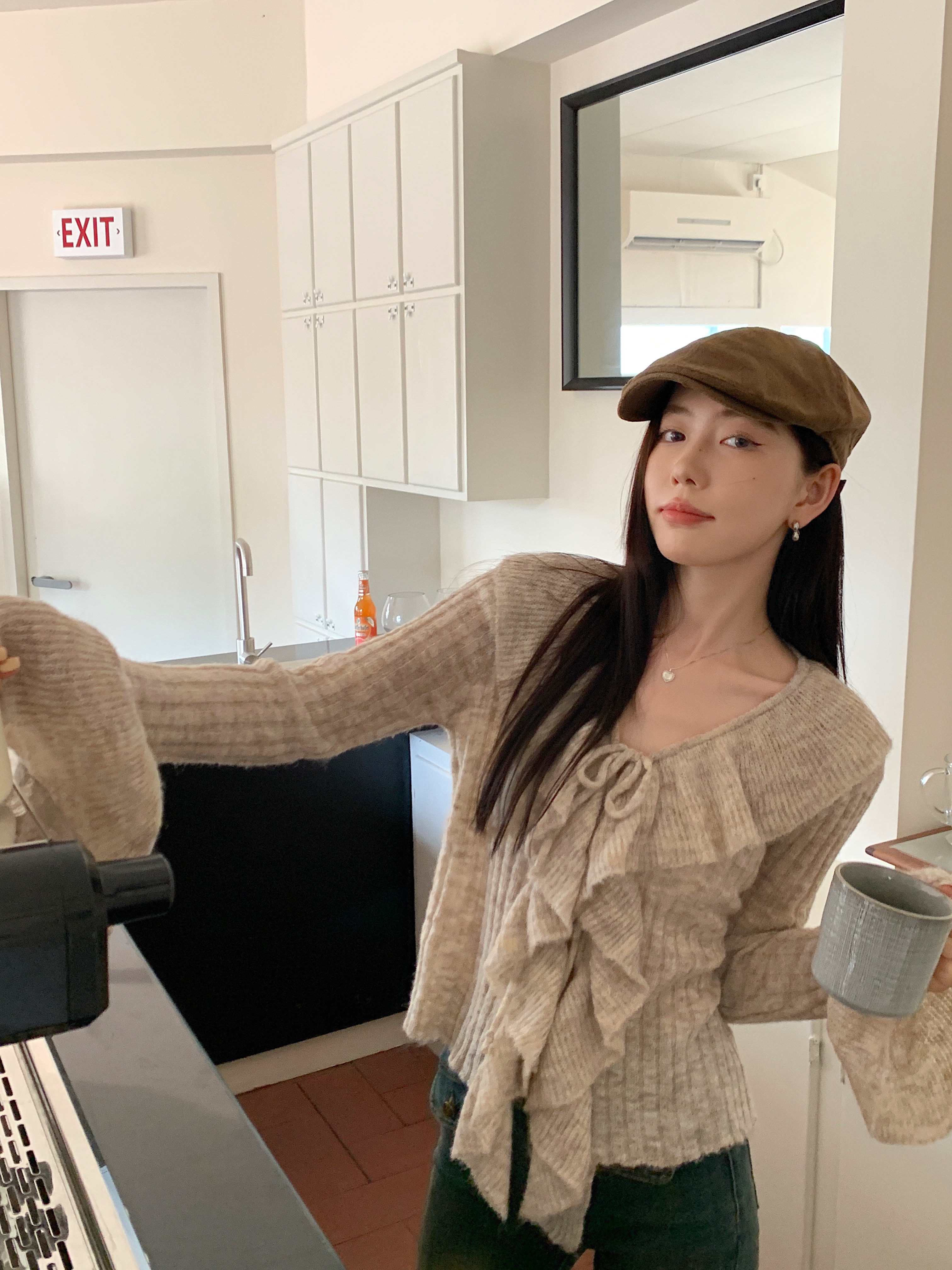 Actual shot of Korean-style gentle temperament fungus-edged bell-sleeved V-neck sweater cardigan top