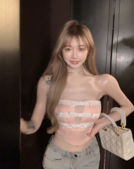 Real-shot "Grandma Chanel"-style girl's design: intricately crafted Chanel-inspired tweed and mesh-pleated tube top