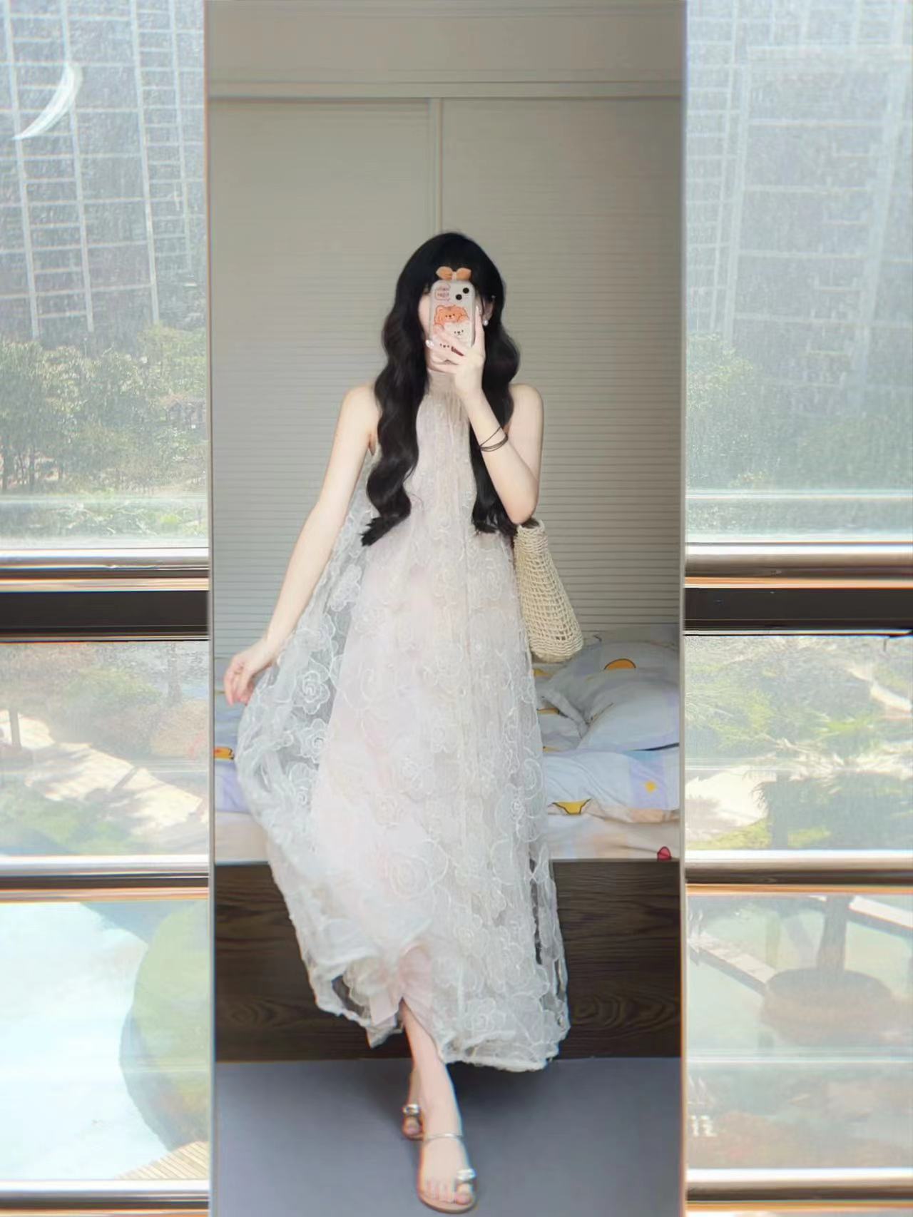 春裝女2024年新款女掛脖高端精緻今年流行漂亮獨特連衣裙子超好看