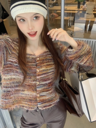 Actual shot of early spring retro striped long-sleeved sweater for women with soft and waxy loose short knitted cardigan design