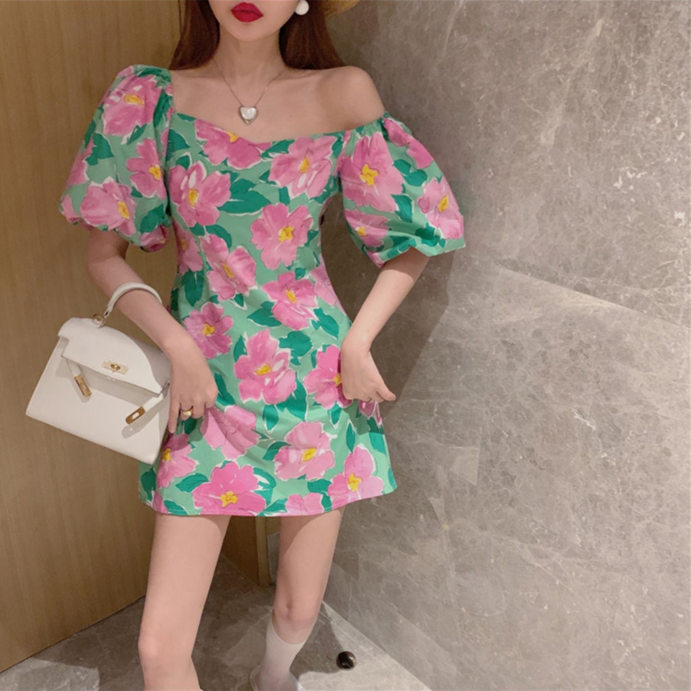 French collarbone one-shoulder floral dress for women 2024 summer new style retro first love gentle and high-end skirt