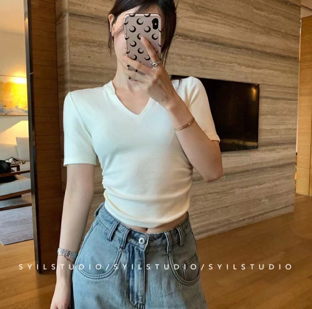 灰色v領正肩短袖t恤女夏季新款修身不規則高腰短款上衣
