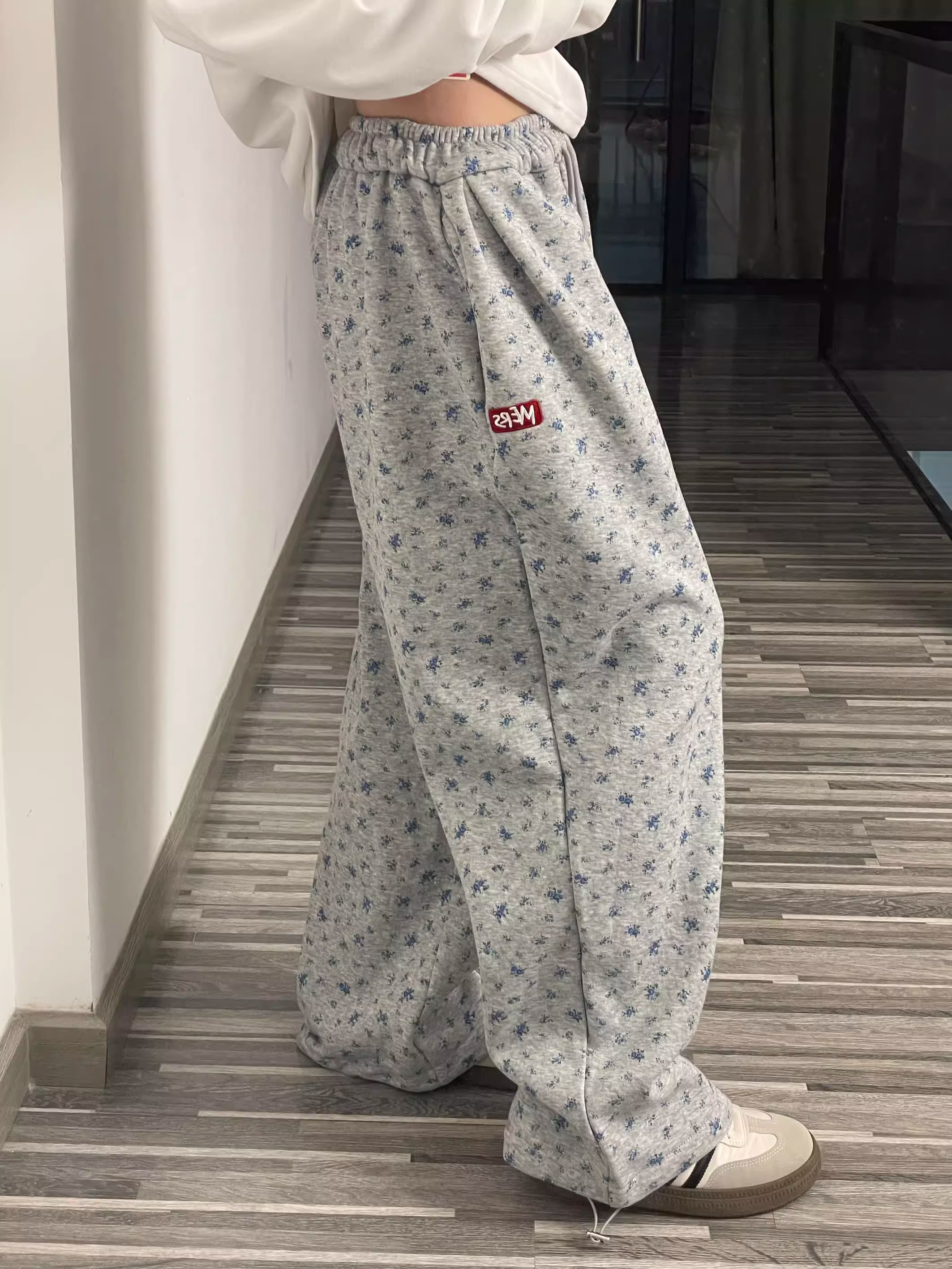 美式復古灰色碎花休閒褲女繡花闊腿寬鬆衛褲2024新款直筒運動褲子