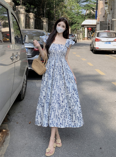 Real shot of small fresh blue floral suspender skirt for women with sweet waist and tube top skirt with small flying sleeves for vacation long skirt for women