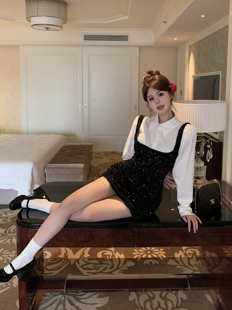Real shot of heavy-duty sequins and sequins embroidered suspender skirt, hip-covering dress, petite + puff-sleeved shirt