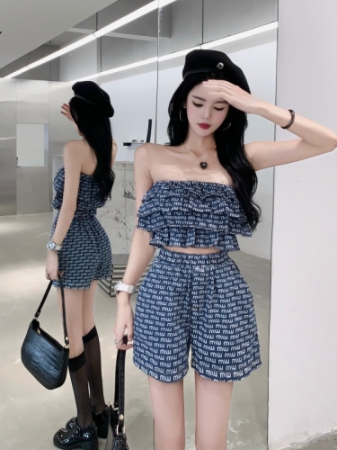 Real shot ~ Spring sexy off-shoulder ruffled tube top + high-waisted wide-leg shorts two-piece set