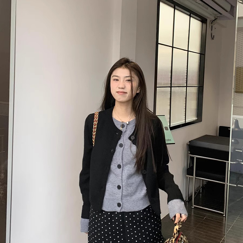 橘子樹在哪兒撞色拼接假兩件毛衣女春季韓系修身顯瘦短款針織開衫