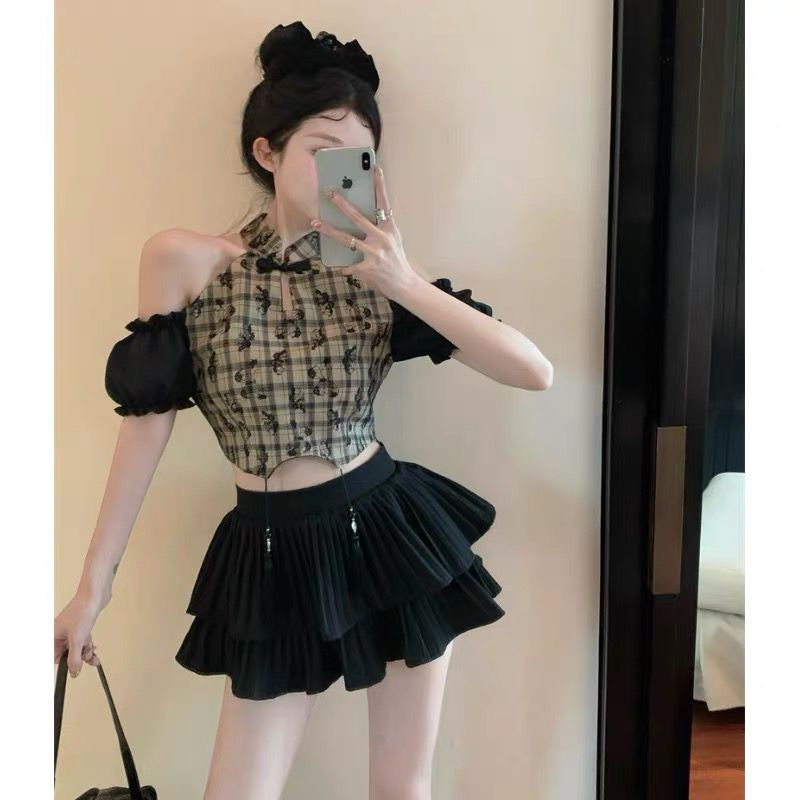 短袖女夏季新款2024年設計感小眾短款法式甜辣小香風掛脖露肩上衣