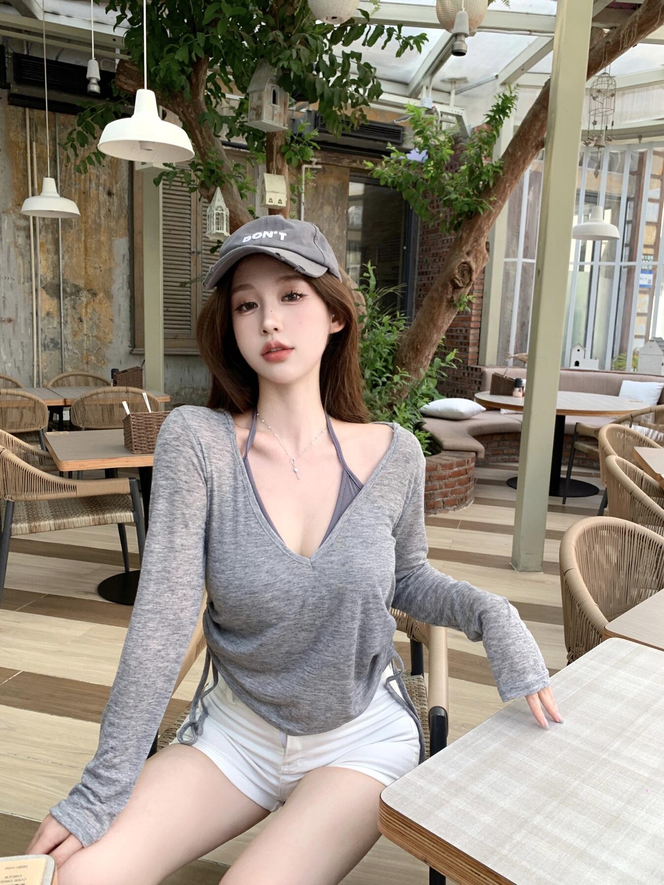 Actual shot of simple design drawstring hooded contrasting color blouse camisole two-piece suit top